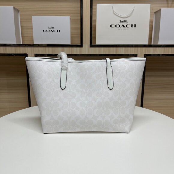 Coach City Tote Bag in Signature Canvas - Picture 5 of 10